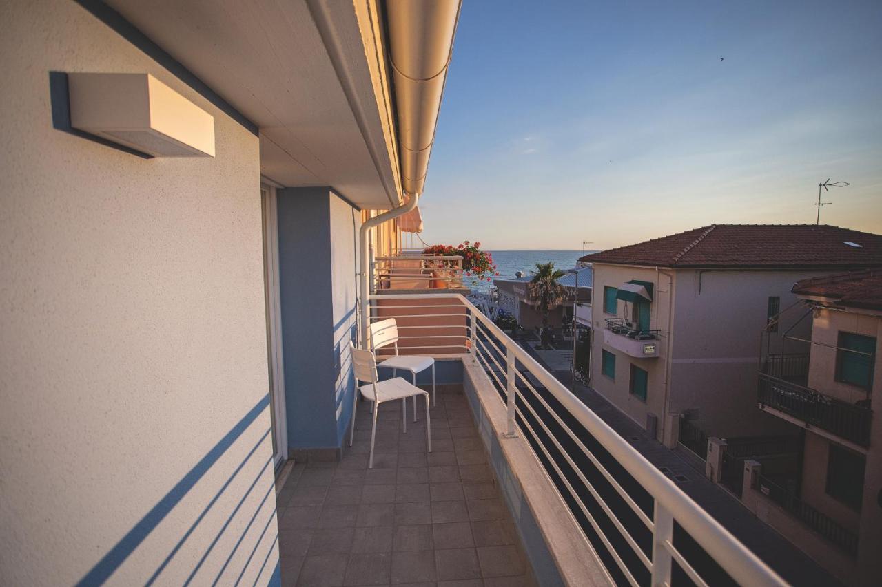 Via Siena 4 - Suites & Rooms Marina di Cecina Eksteriør bilde